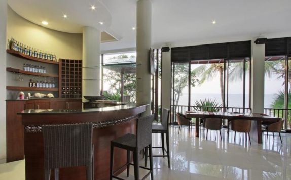Bar di Padmasari Resort Hotel