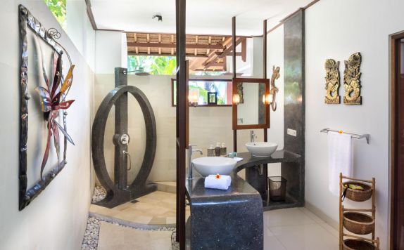 Bathroom di Palm Garden Amed Beach & Spa Resort