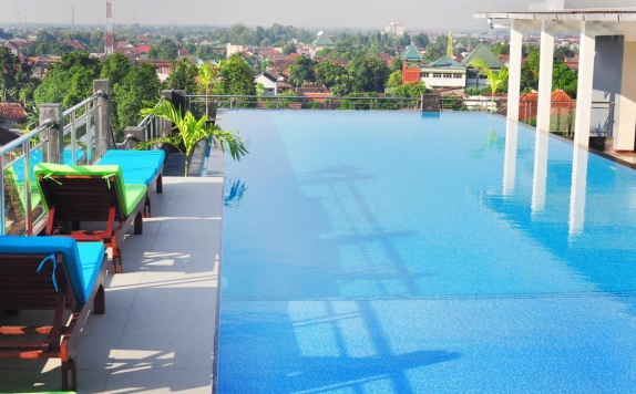 Swimming Pool di Pandanaran Yogyakarta