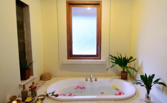 Bathroom di Parai Beach Resort & Spa