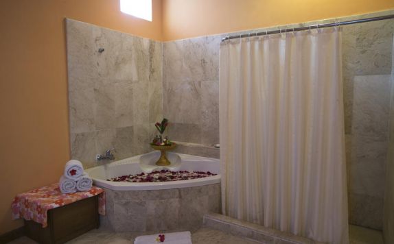 bathroom di Parigata Resorts and Spa