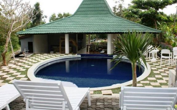 Outdoor Pool di Pecatu Guest House