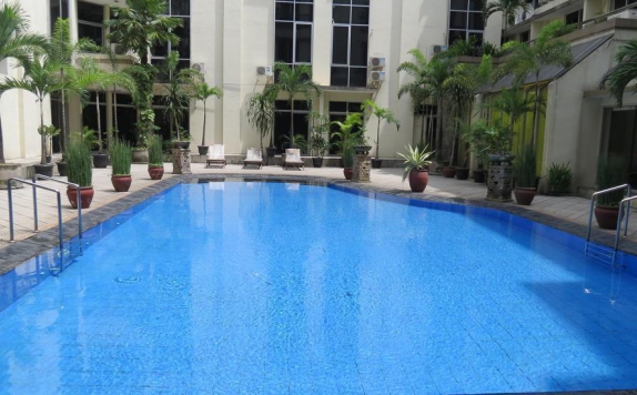 Swimming Pool di Perdana Wisata hotel
