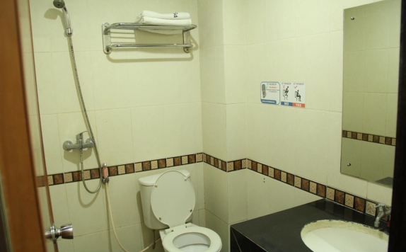 bathroom di Permatahati Hotel and Convention Center Banda Aceh