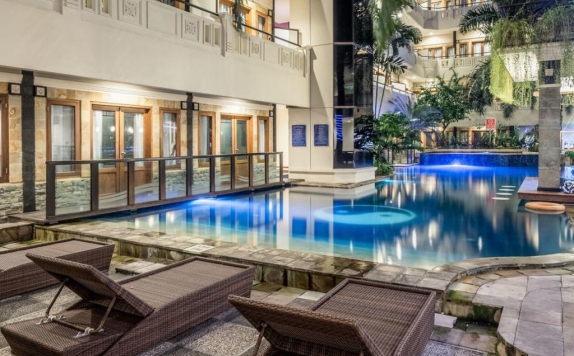 swiming pool di Permata Kuta Hotel