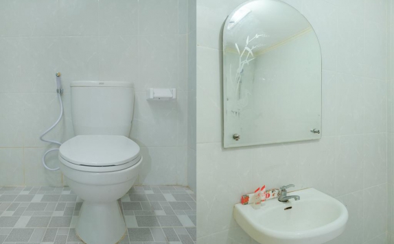 Bathroom di Perwita Sari Hotel