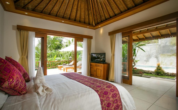 Tampilan Bedroom Hotel di Pesantian Villa and Warung