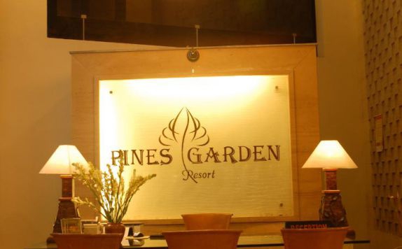 Guest room di Pines Garden Resort