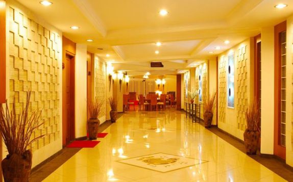 Koridor di Pines Garden Resort