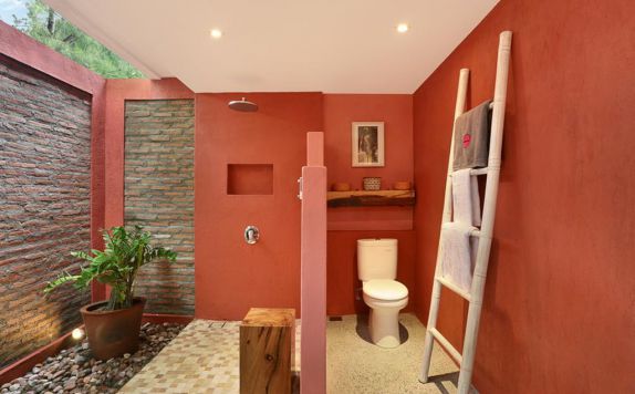 Bathroom Hotel di PinkCoco Gili Trawangan