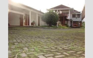 hotel exterior di Plemburan Guest House