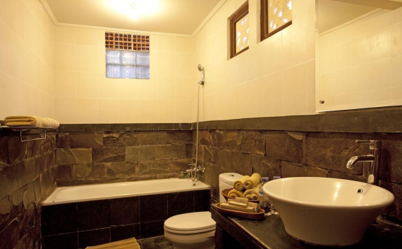 Bathroom di Pondok Pundi Village Inn