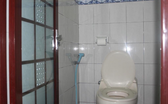 Tampilan Bathroom Hotel di Pondok Sundari