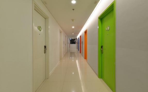Koridor di Pop Hotel Kelapa Gading Jakarta