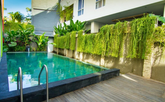 Swimming Pool di POP! Hotel Legian Dewi Sri - Bali