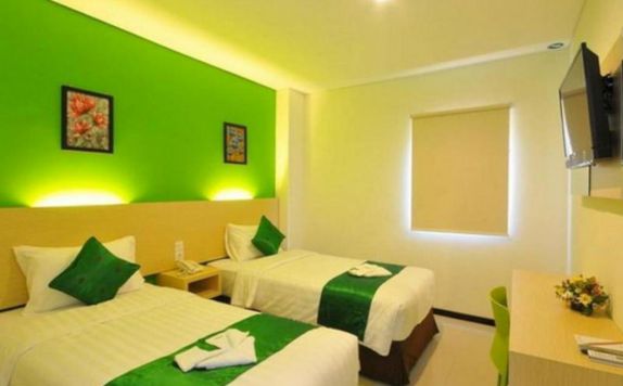 guest room twin bed di Pratama Hotel & Convention
