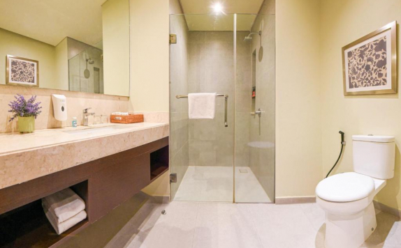 Bathroom Hotel Bathroom Hotel di Premier Place Surabaya Juanda