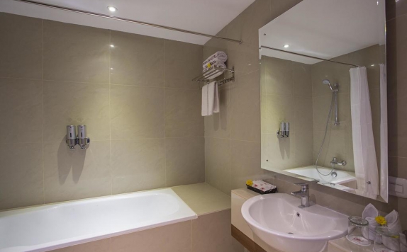 Bathroom di Prima Inn Hotel Malioboro
