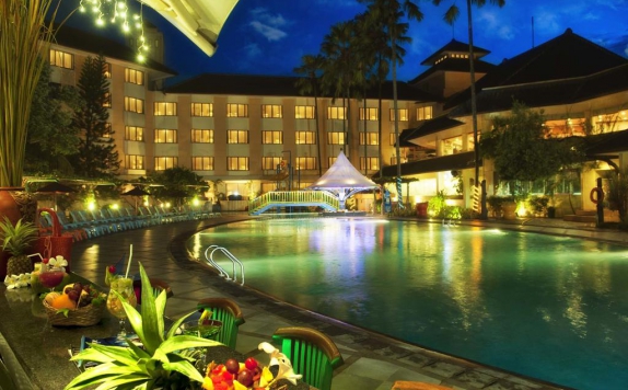 Swimming Pool di Prime Plaza Hotel Purwakarta
