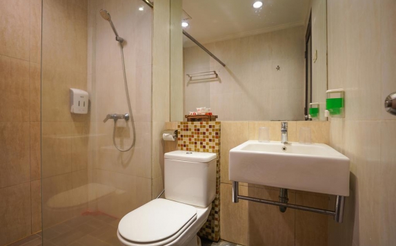 Tampilan Bathroom Hotel di Prime Royal Hotel
