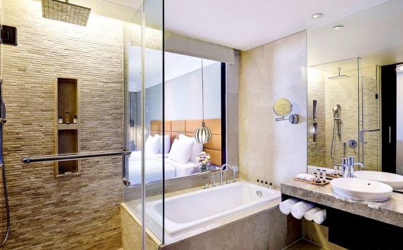 Bathroom di Pullman Bali Legian Nirwana Hotel and Resorts