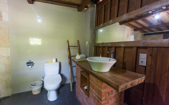 Bathroom di Puri Asri Villa & Spa