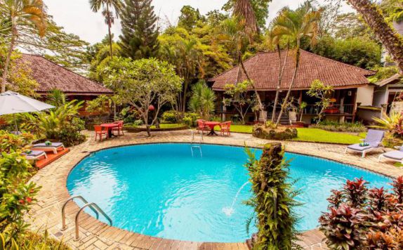swimming pool di Puri Bunga Resort & Spa