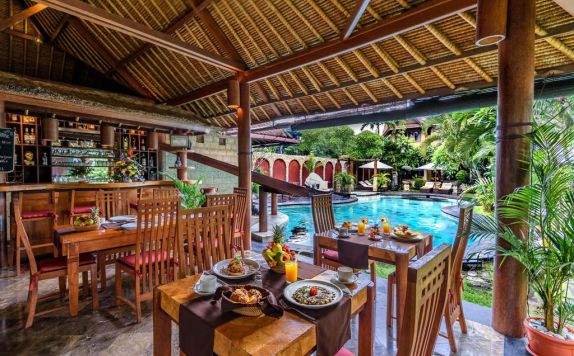 Outdoor Pool Hotel di Puri Madawi