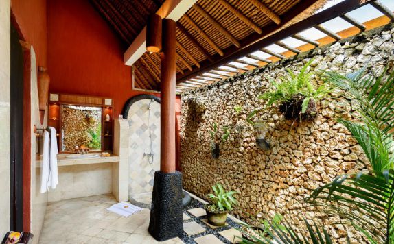 Tampilan Bathroom Hotel di Puri Madawi