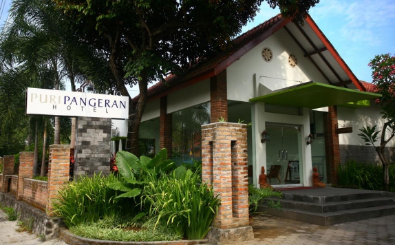 Front view di Puri Pangeran Hotel