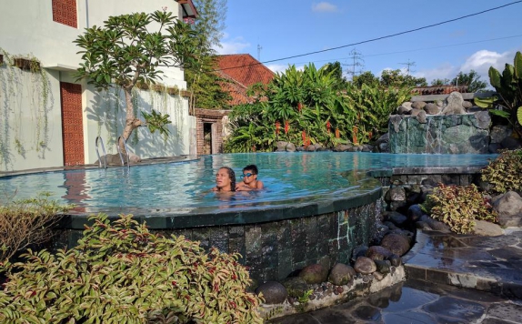 swimming pool di Puri Pangeran Hotel