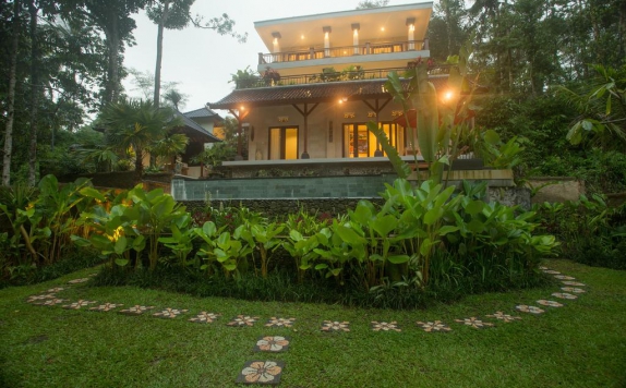 Tampilan Taman Hotel di Puri Payogan Villa