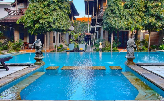 Swimming Pool di Puri Sading Hotel