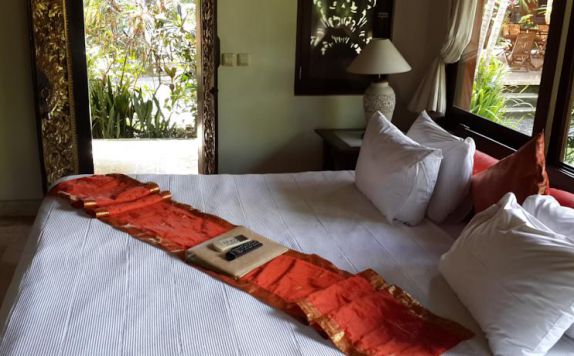 King Bed di Puri Saraswati Bungalow Ubud