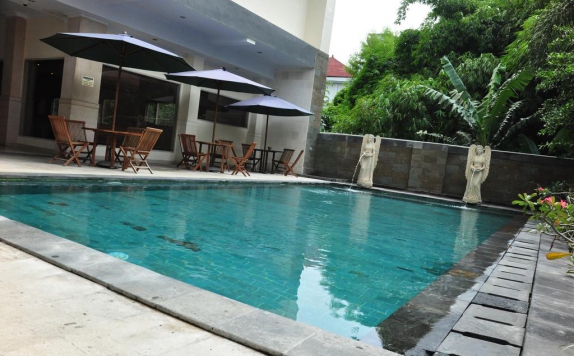 Swimming Pool di Puri Saron Denpasar