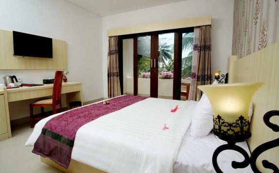 Tampilan Bedroom Hotel di Puri Saron Senggigi Beach