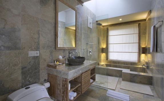 Bathroom di Puri Sunia Resort