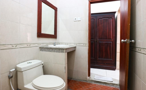 Bathroom di Puri Yuma