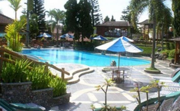 Swimming Pool di Purnama Hotel Batu
