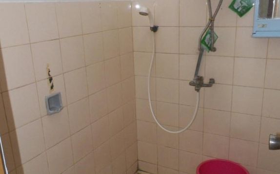 bathroom di Puspa Sari Hotel