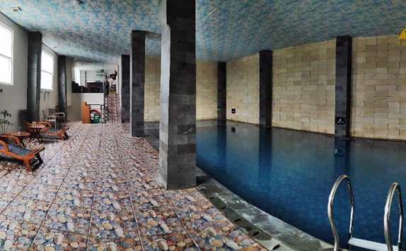 Swimming Pool di Pyramid Suites Banjarmasin