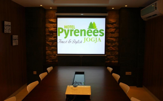 Meeting room di Pyrenees Hotel
