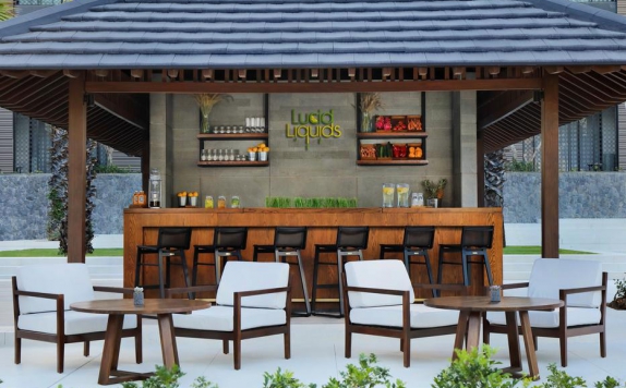 Tampilan Bar Hotel di Radisson Blu Bali Uluwatu