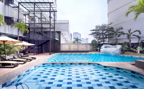 swiming pool di Radisson Hotel Medan