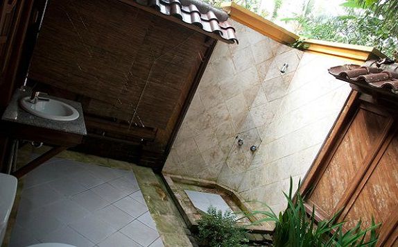 Bathroom di Raffles Holiday Hotel Bali