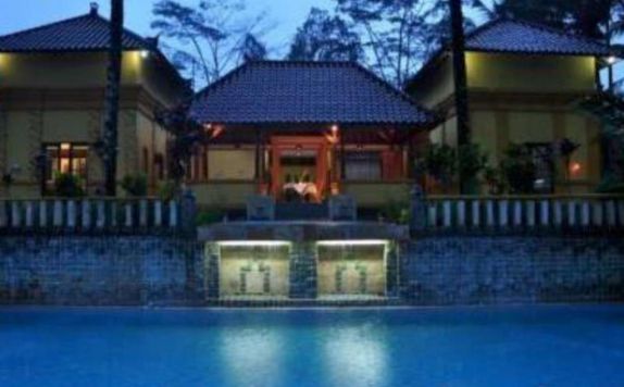 Outdoor Pool Hotel di Raffles Holiday Hotel Bali