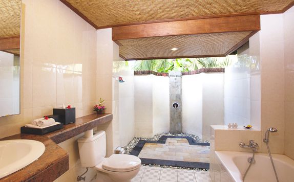 Deluxe Bathroom di Rama Phala Resort & Spa