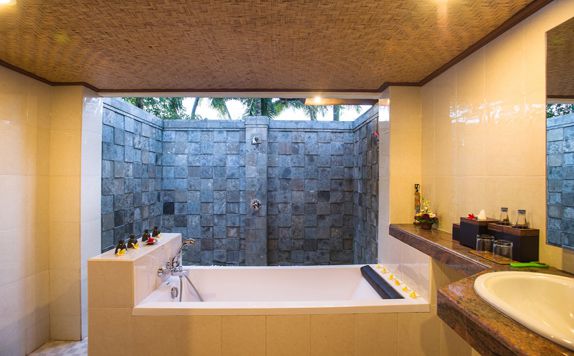 Suite Bathroom di Rama Phala Resort & Spa
