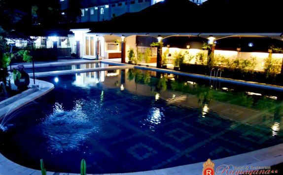 Swimming Pool di Ramayana Hotel