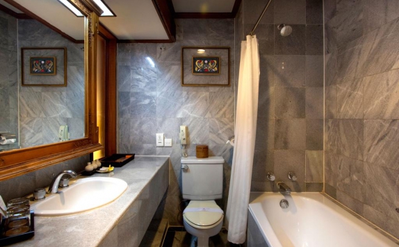 Bathroom di Ramayana Resort & Spa